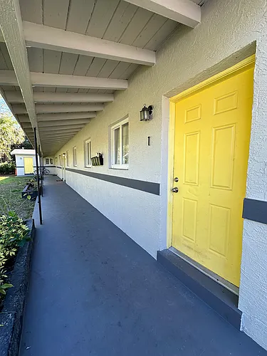 916 NW 3rd Ave Photo 1