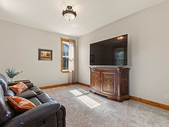 3rd image of 32 E Katina Ct