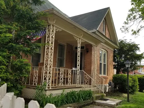102 E Briggs Ave, Fairfield, IA 52556