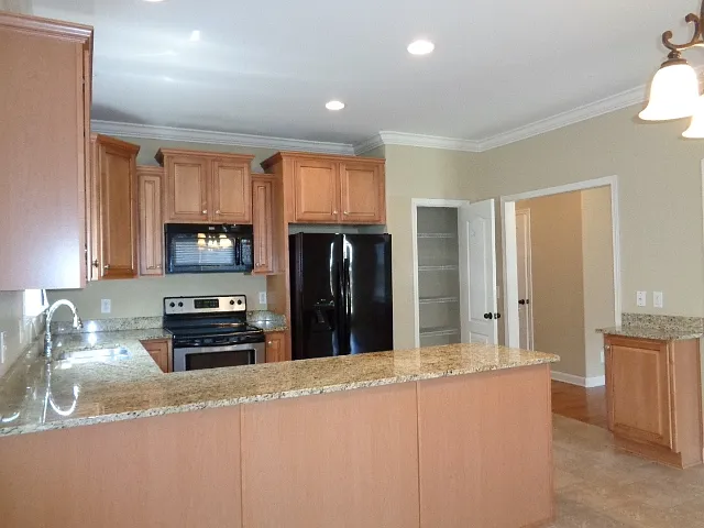 3 bed, 3.5 bath, 2276 sqft, $2,810 — Photo 2