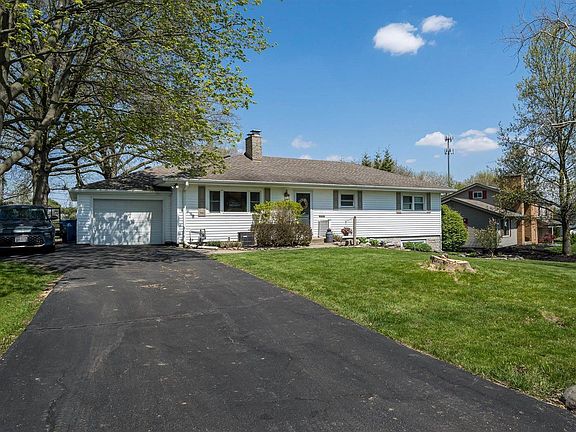 3rd image of 14 Scott Cir