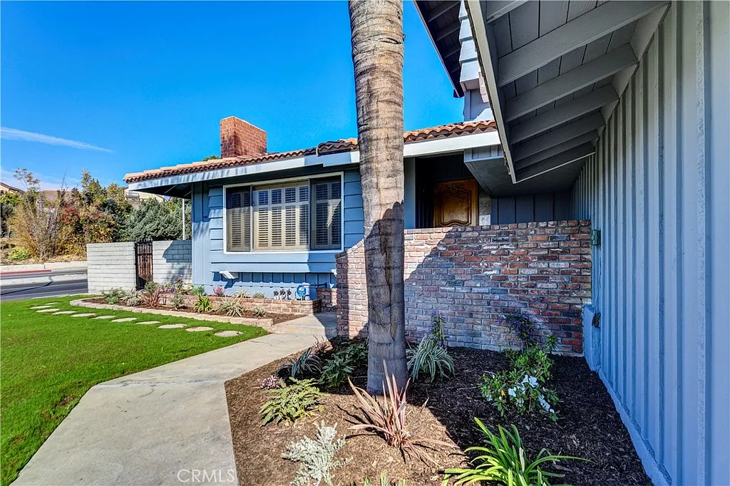 3 bed, 1994 sqft, $4,800 — Photo 3