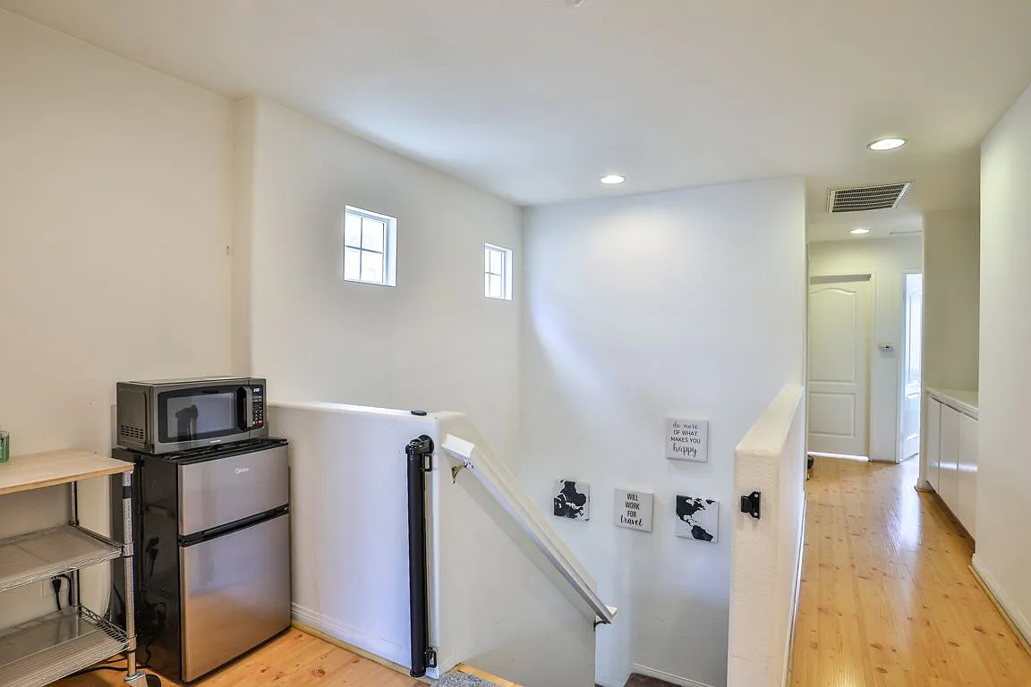 4 bed, 3.0 bath, 1831 sqft, $4,200 — Photo 1