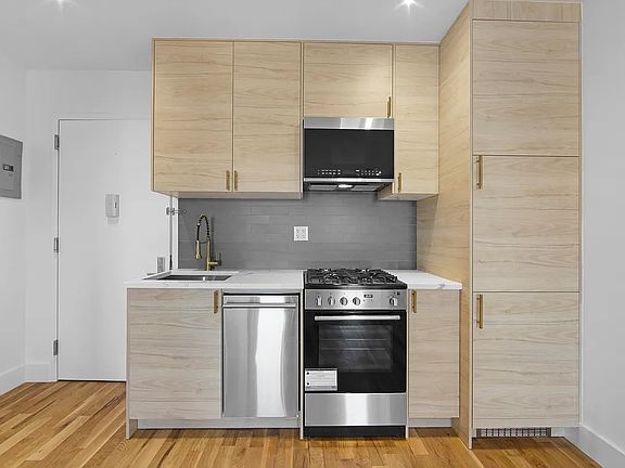 3rd image of 1079 Fulton St #5B