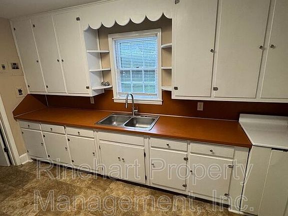 5th image of 3016 Hilton Rd