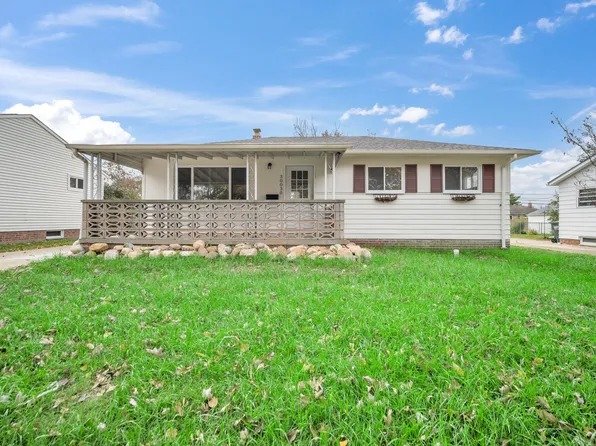 30030 Vineyard Rd, Willowick, OH 44095