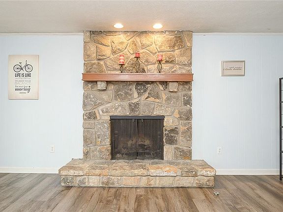 3rd image of 5393 Peach Dr