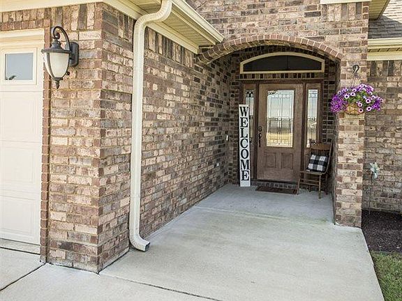 5th image of 2391 Lakewood Cir