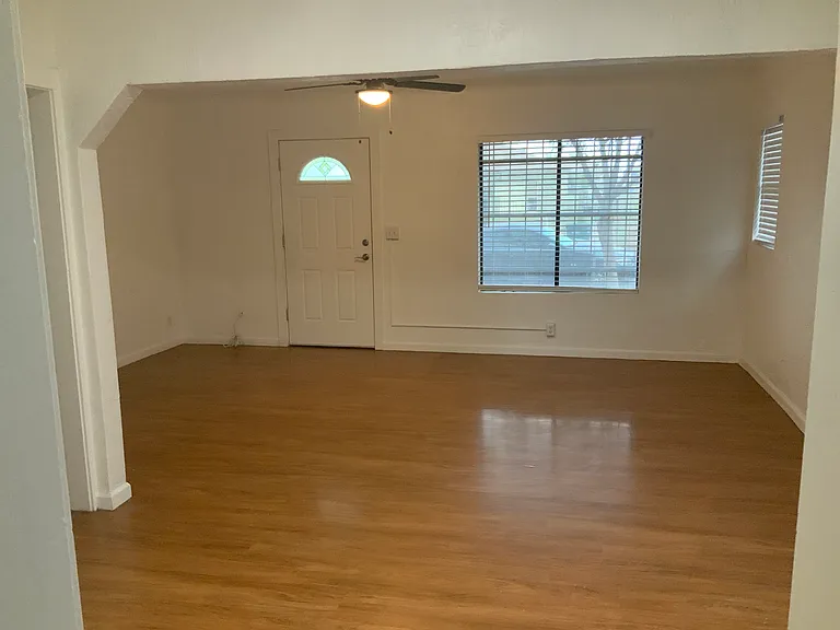 1217 E Diamond St — Photo 5