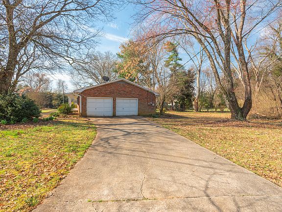 3rd image of 8701 Wimbledon Dr