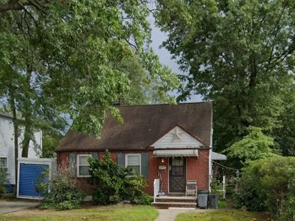 28 Harley Pl, Saddle Brook, NJ 07663