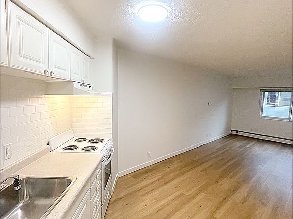 2nd image of 2228 Franklin St #315
