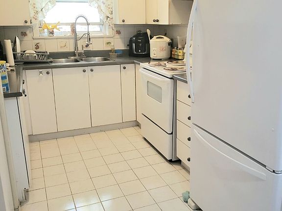 5th image of 8 Bridesburg Dr