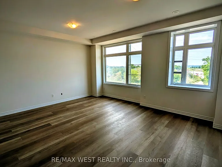 91 Inverary Cres — Photo 11