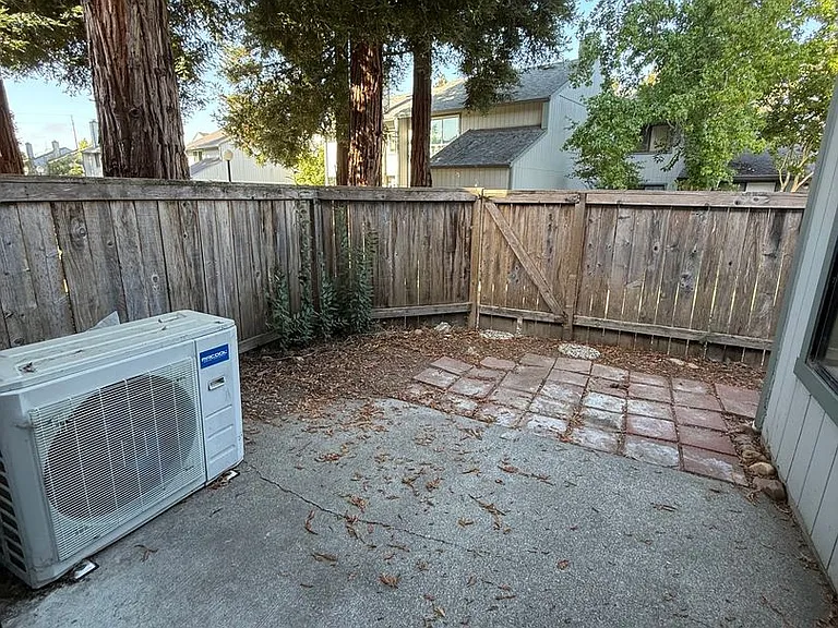 422 Occidental Cir — Photo 20