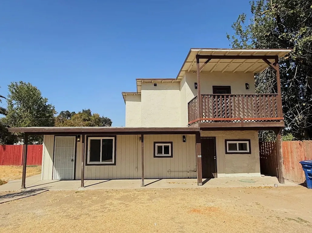 3 bed, 1437 sqft, $1,900 — Photo 1