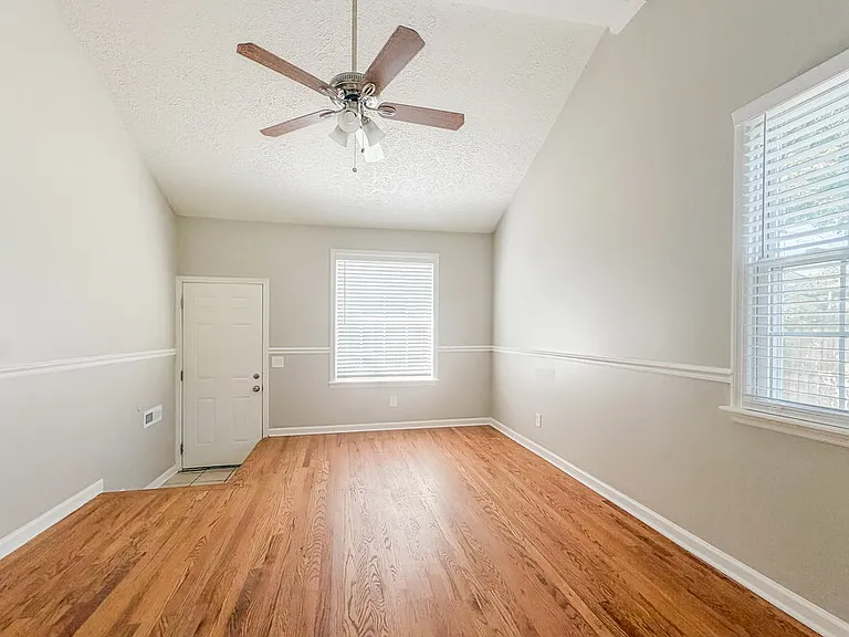505 Roosevelt Ave — Photo 9