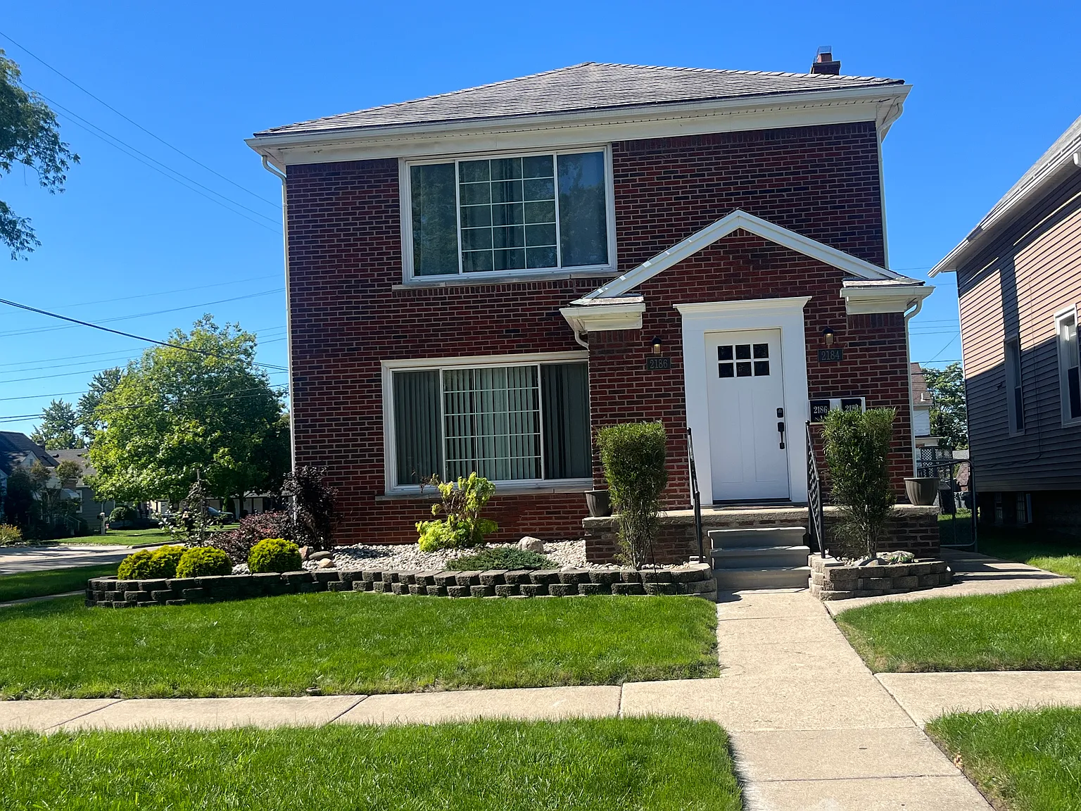 2 bed, 1000 sqft, $1,400 — Photo 1