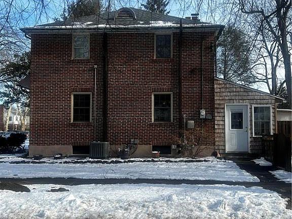 3rd image of 2524 W Washington St