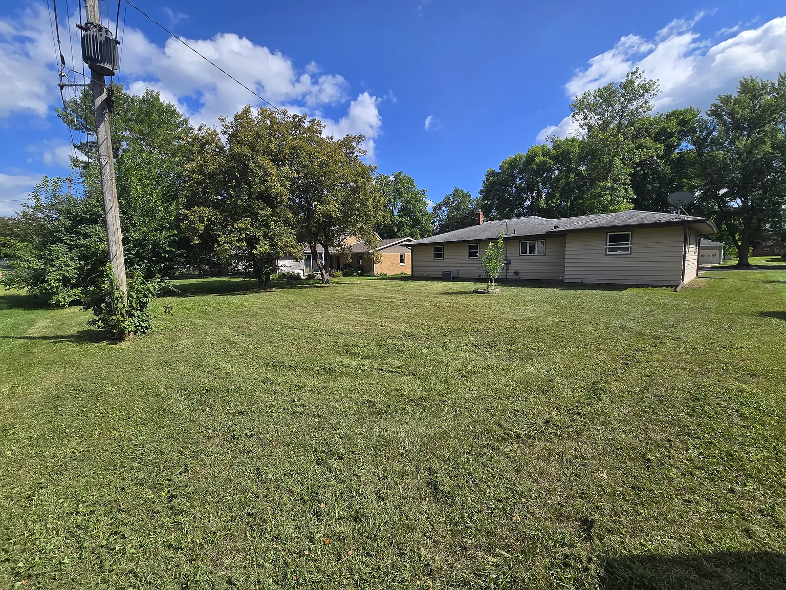 3 bed, 1300 sqft, $1,500 — Photo 1