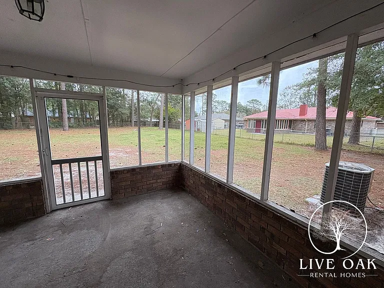 617 Slade St — Photo 14