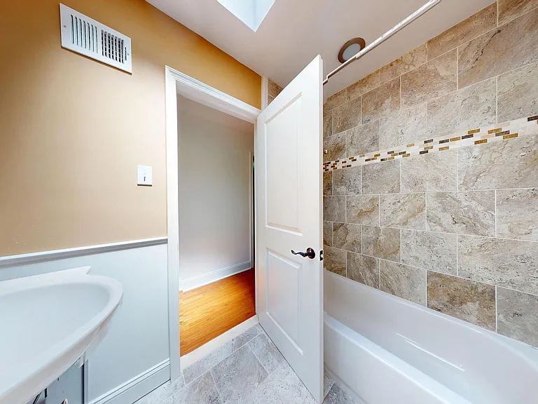 8902 Blue Grass Rd — Photo 11