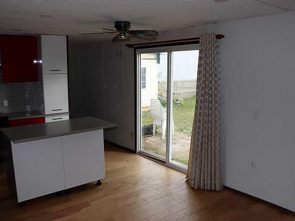 4th image of 810 56th St #74