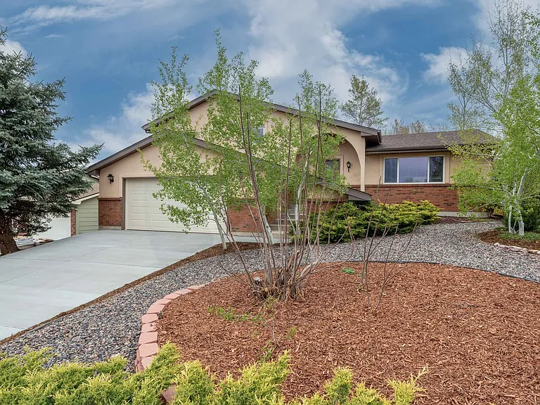 2630 Maroon Bells Ave — Photo 2