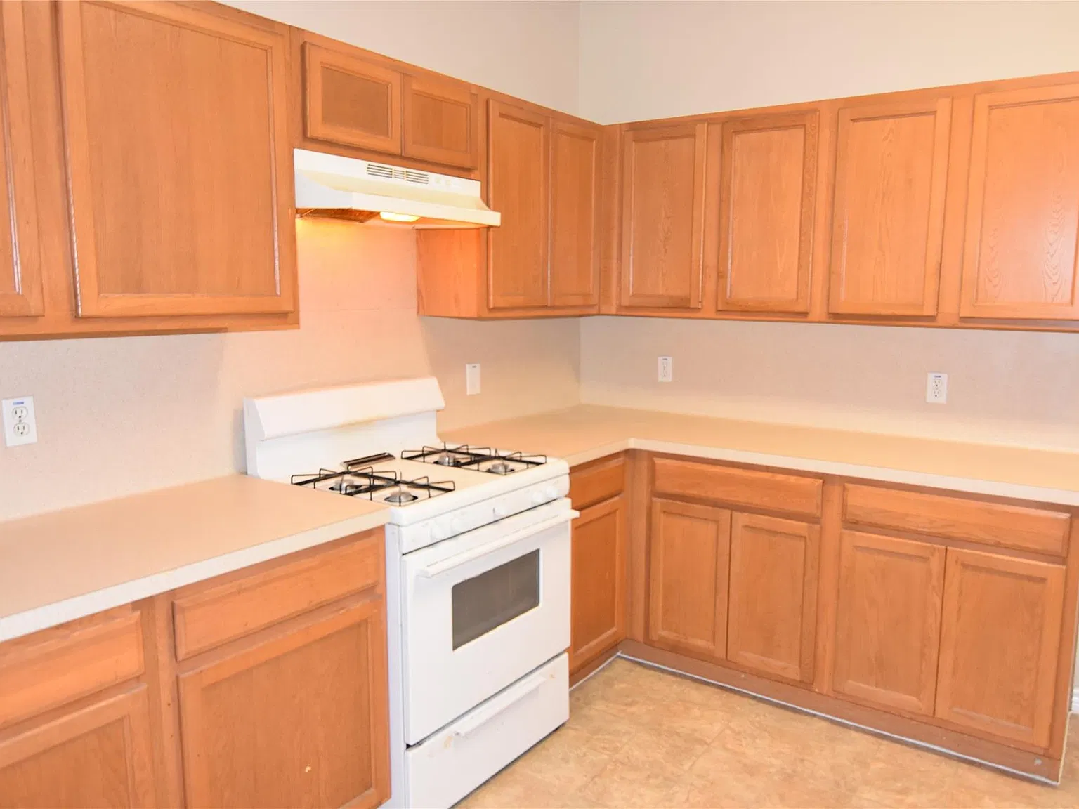 3 bed, 2.5 bath, 1945 sqft, $1,850 — Photo 3