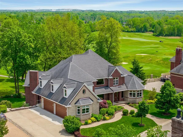 7432 Foxburg Ct, Clarkston, MI 48348