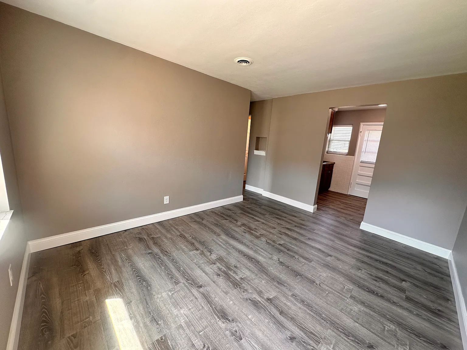 2 bed, 900 sqft, $1,000 — Photo 2