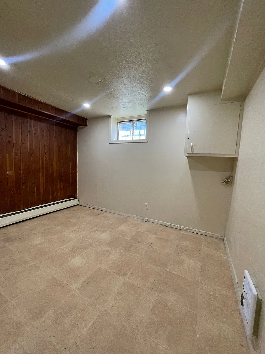 Building Photo - 6 Rose Ave #BASEMENT