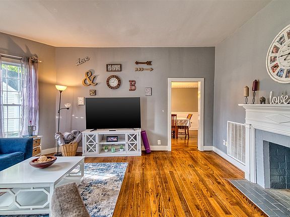 4th image of 423 W 9th St