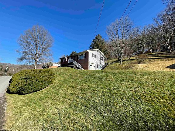 2nd image of 5 Hilltop Dr