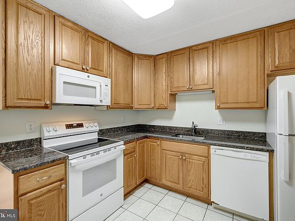 2nd image of 615 Center St APT T3