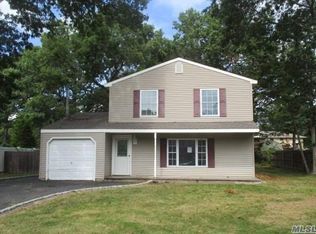 7 Brandywine Dr, Mastic, NY 11950