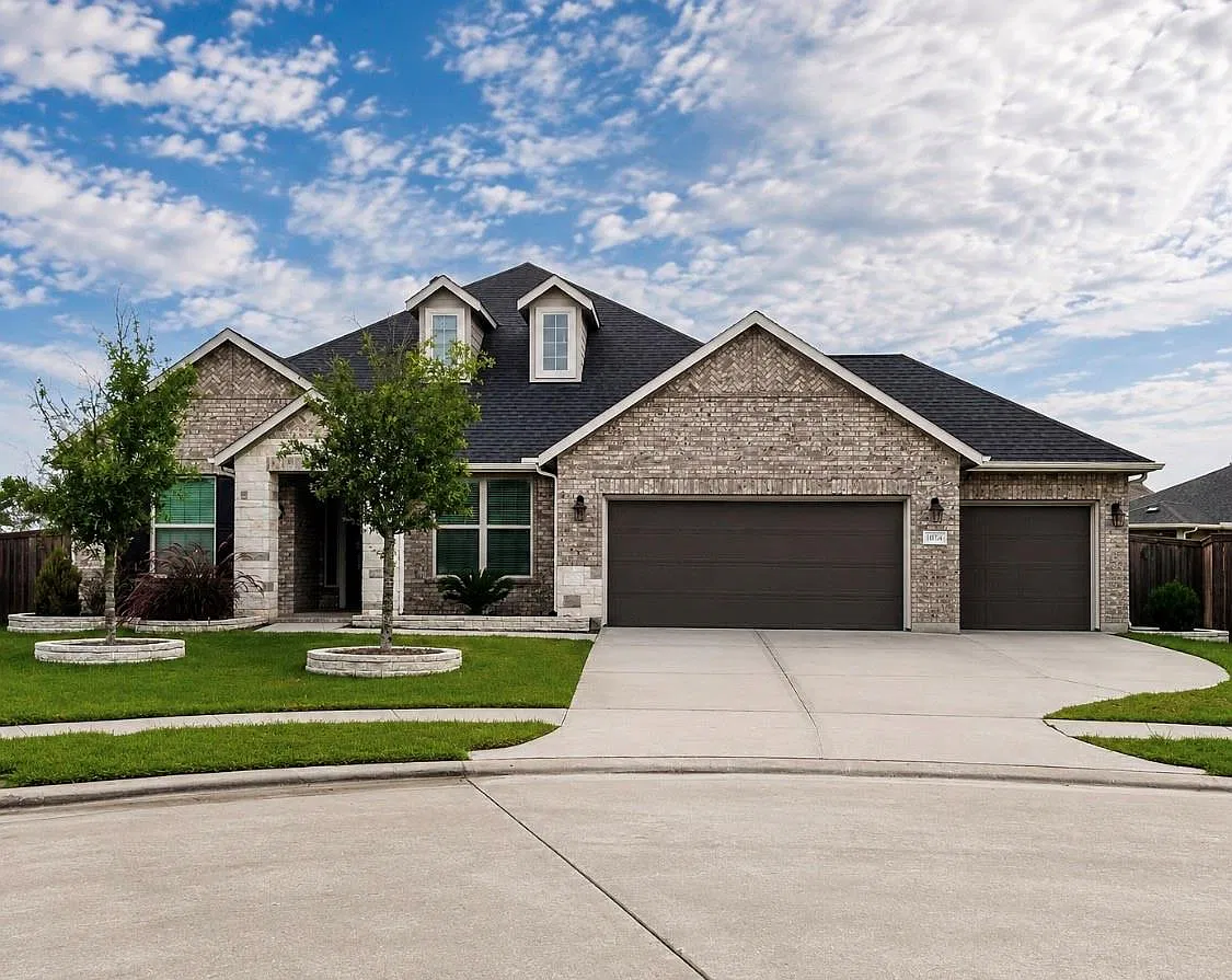 3 bed, 2.5 bath, 2523 sqft, $3,200 — Photo 2