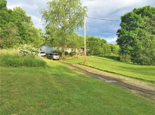 10 Pulaski Rd, Pulaski, PA 16143