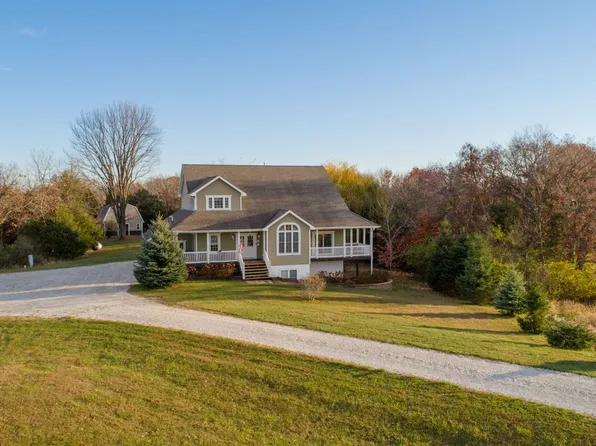 17076 Mourning Dove Dr, Earlham, IA 50072