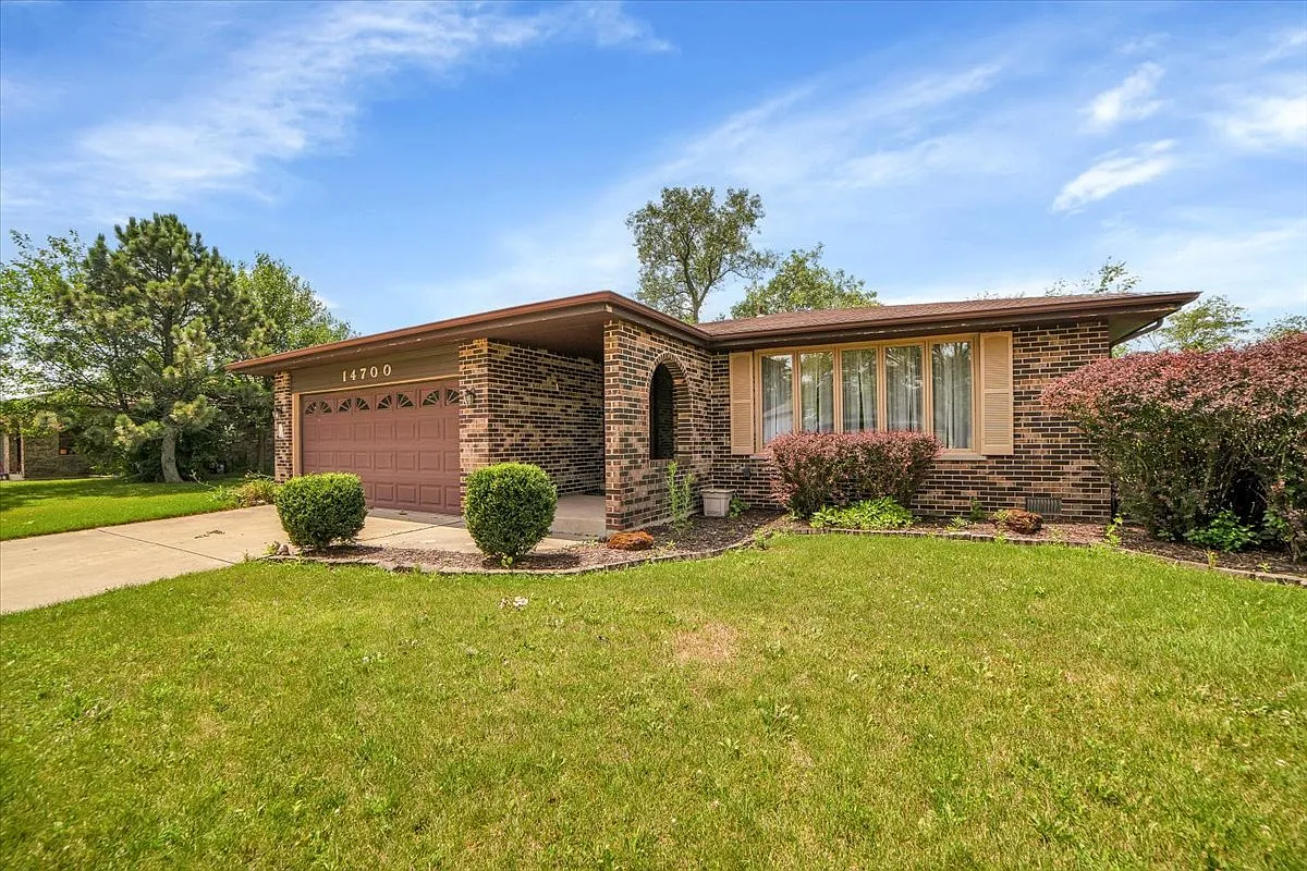 14700 Sprucecreek Ln photo 1
