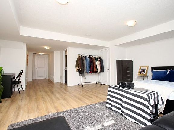 3rd image of 5 Klein Way