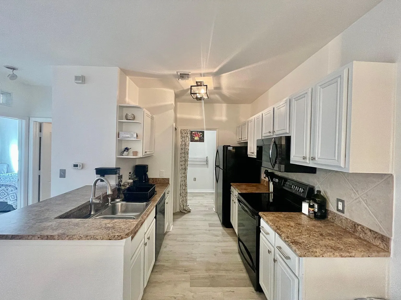 1 bed, 742 sqft, $1,800 — Photo 4
