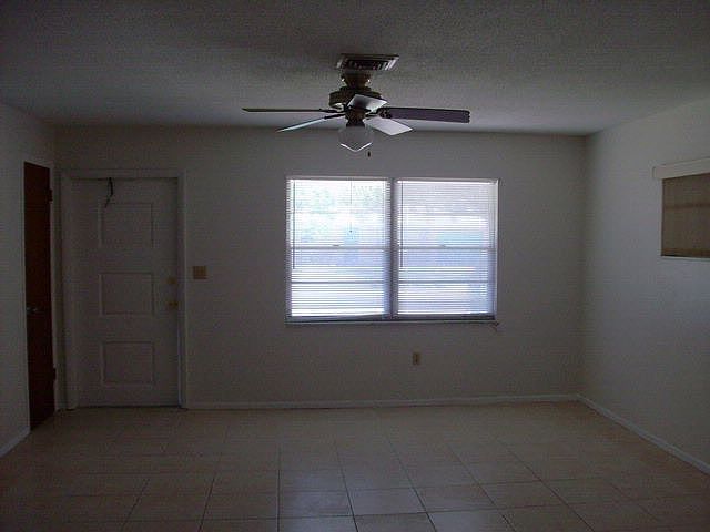 2nd image of 2525 Stratford Dr