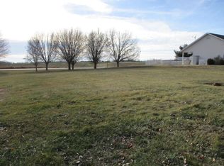 912 Reinhardt Dr, New Athens, IL 62264