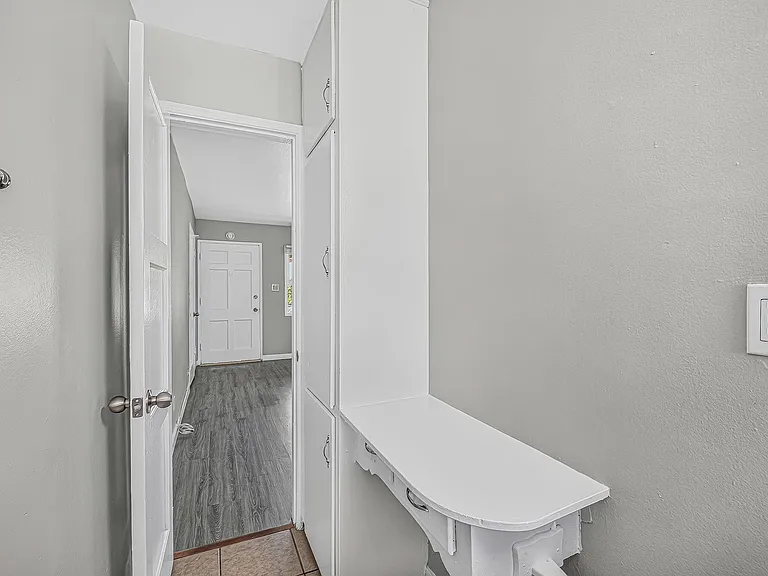 445 W 15th St — Photo 42