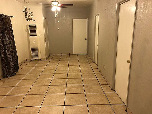 4th image of 10701 Wilmington Ave