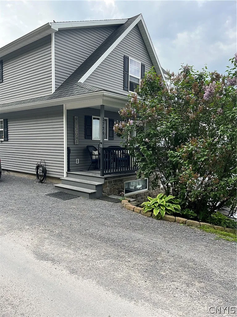 3 bed, 1.5 bath, 1543 sqft, $5,005 — Photo 2