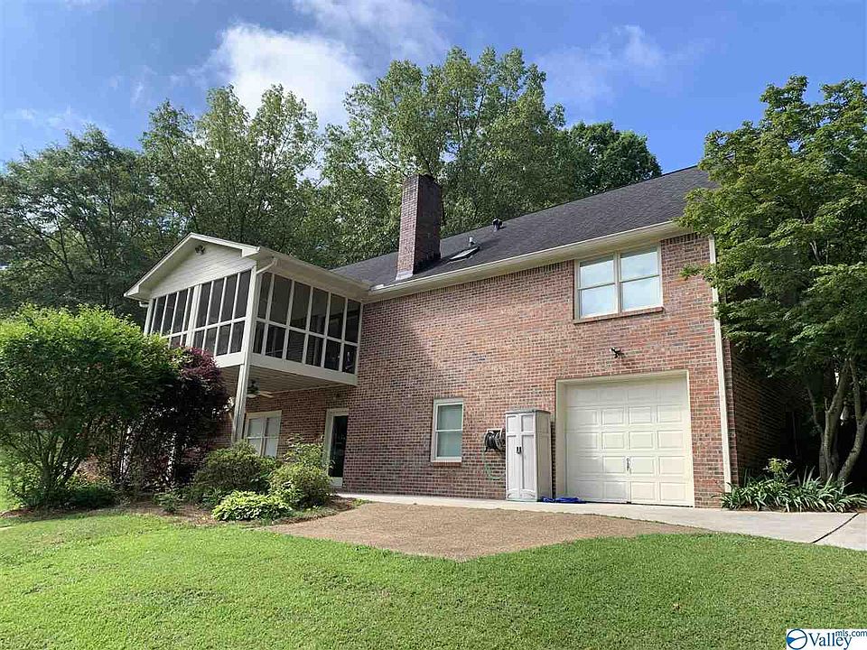 2nd image of 11 River Chase Dr E
