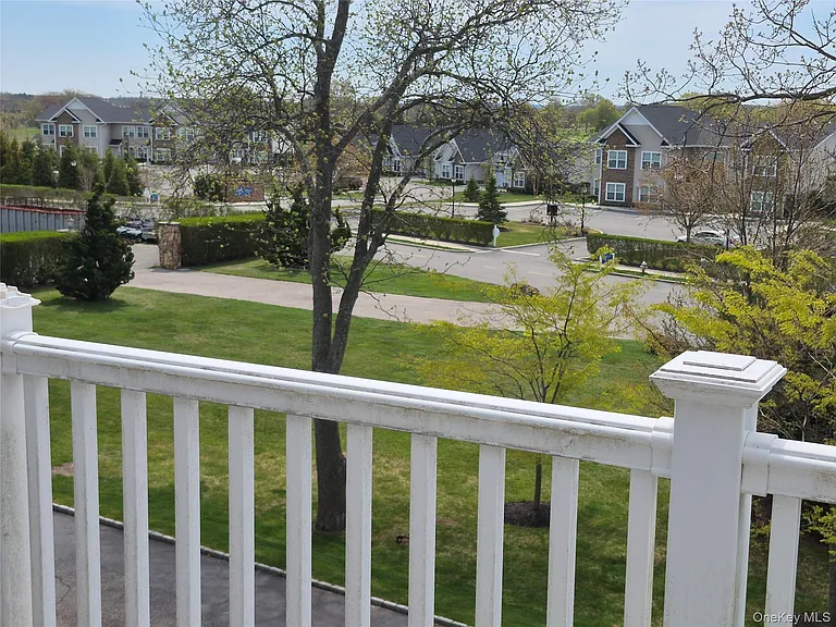 44 Fox Hill Dr — Photo 5