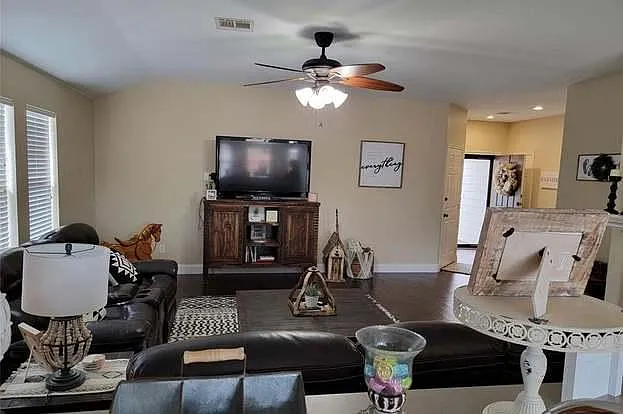 3001 Eastwood Dr — Photo 3